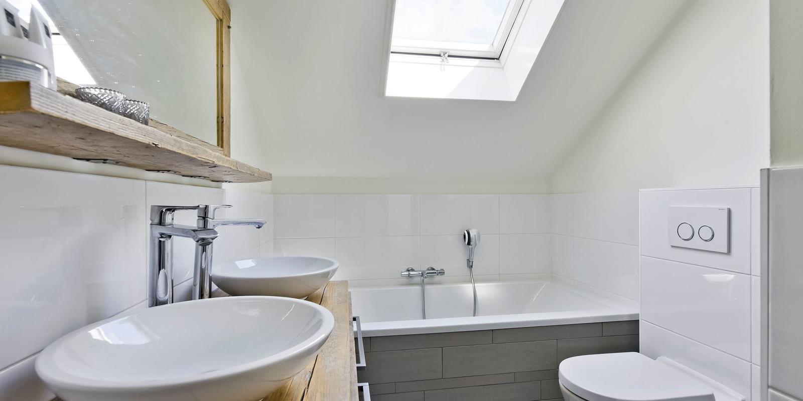 ligbad in badkamer